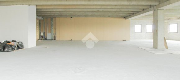 Офис с 1 комнатой в Каццаго Сан Мартино, Италия № 209379 14