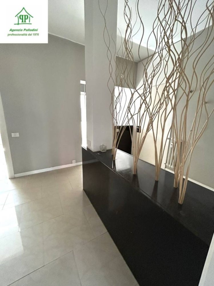 4 rooms Office in Varese, Italy No. 355091