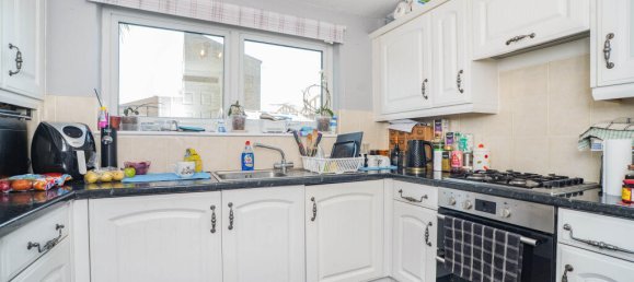 3 bedrooms House in Dartford, United Kingdom No. 10750 10