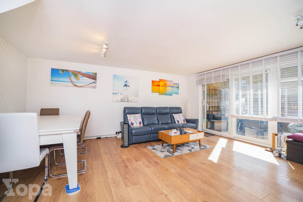 3 bedrooms House in Dartford, United Kingdom No. 10750