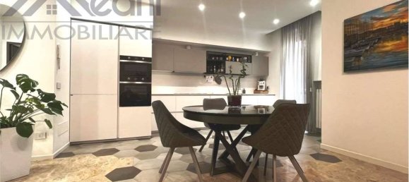 3 bedrooms Apartment in Milan, Italy No. 239219 3