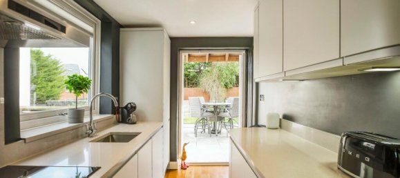 3 Schlafzimmer Haus in Kenley, United Kingdom, Nr. 8029 8