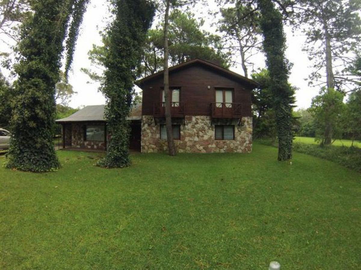 4 bedrooms House in Mar del Plata, Argentina No. 66984