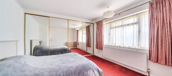 4 bedrooms House in Harrow, United Kingdom No. 12172 6