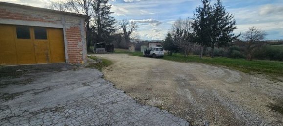 Склад 209м² в Чинголи, Италия № 254900 2