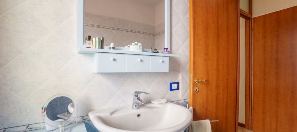 4 Schlafzimmer Wohnung in Montecatini Terme, Italy, Nr. 371241 32