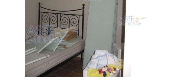 3 rooms Apartment in Pescia, Italy No. 42554 10