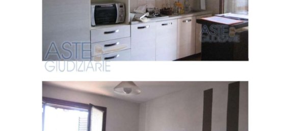 3 rooms Apartment in Pescia, Italy No. 42554 3