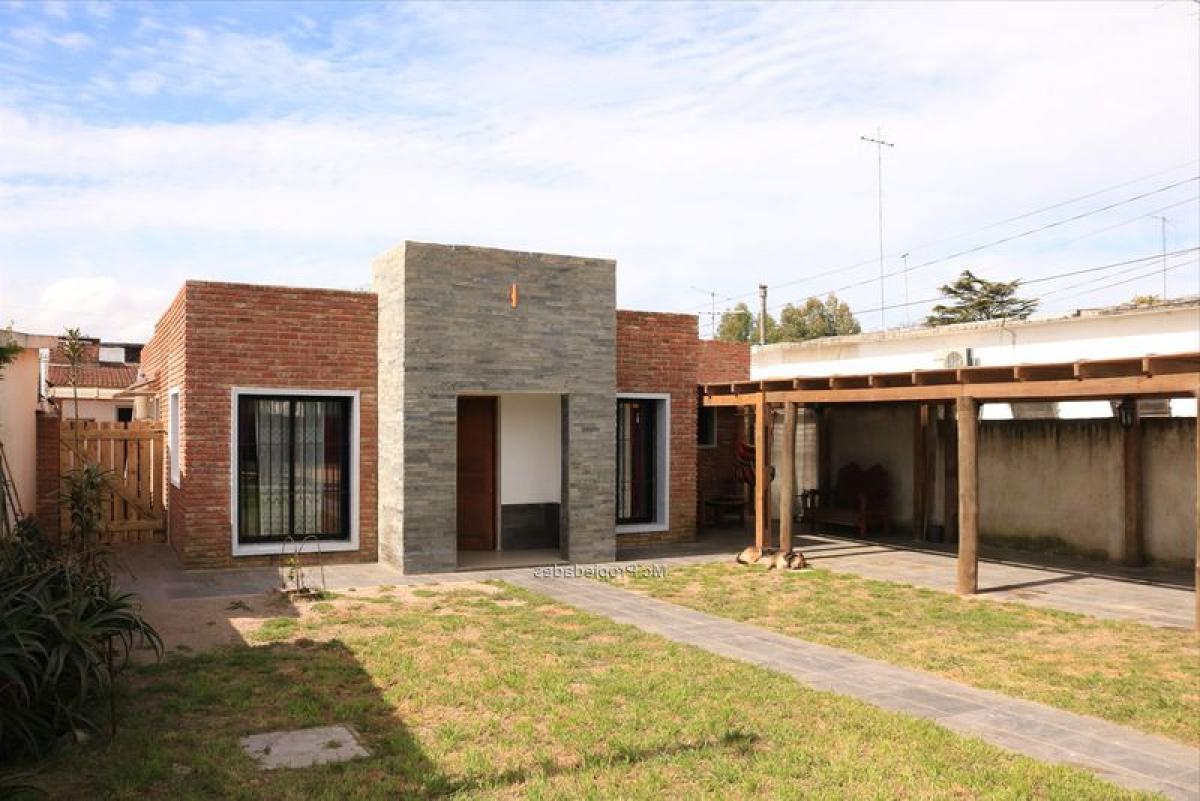 3 bedrooms House in Canelones, Uruguay No. 9560
