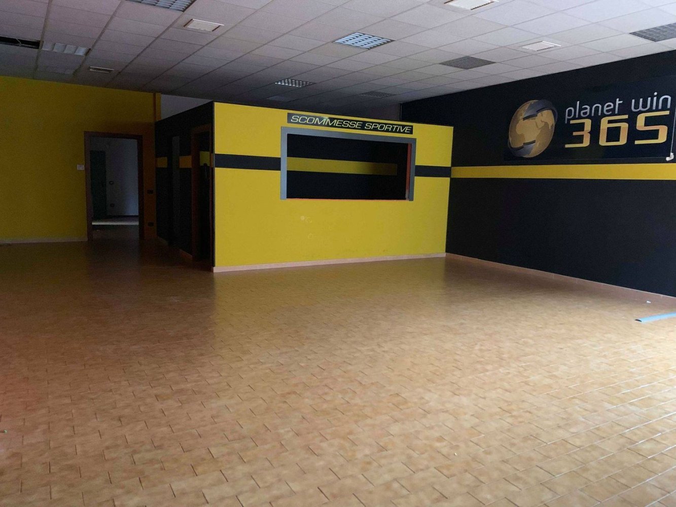 188m² Office in Mede, Italy No. 360854