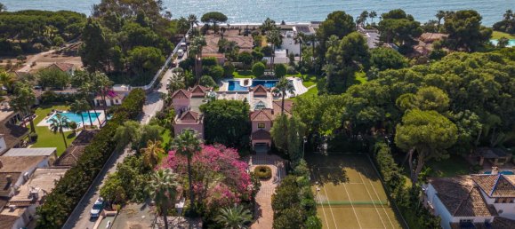 8 bedrooms House in Estepona, Spain No. 140101 3