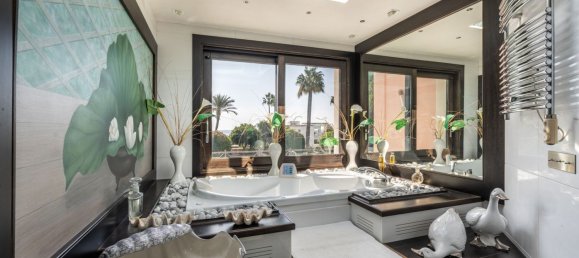 8 bedrooms House in Estepona, Spain No. 140101 11