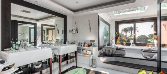 8 bedrooms House in Estepona, Spain No. 140101 12