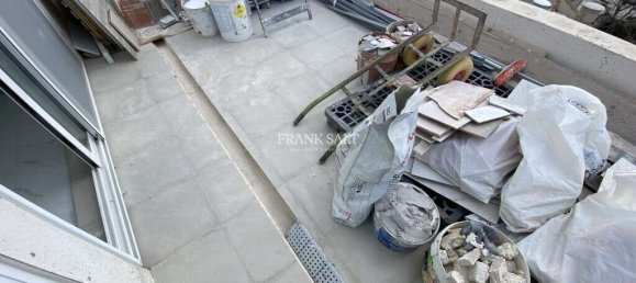 1 bedroom Penthouse in Gzira, Malta No. 10481 2