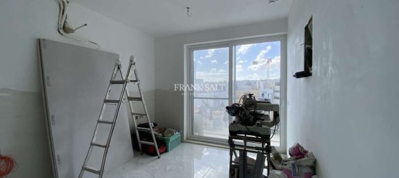 1 bedroom Penthouse in Gzira, Malta No. 10481 4