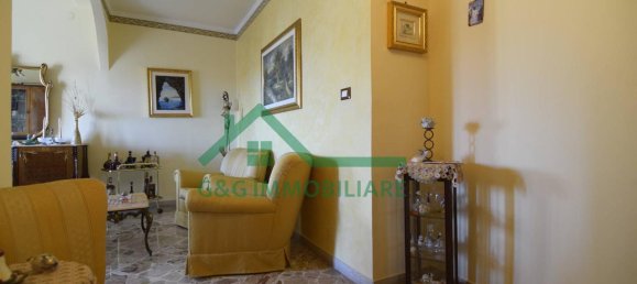3-salle Appartement à Catania, Italy No. 235530 11