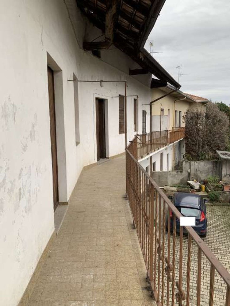 3 rooms Apartment in Cairate, Italy No. 1635