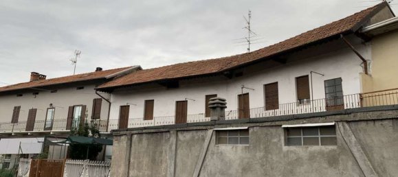 3 rooms Apartment in Cairate, Italy No. 1635 4