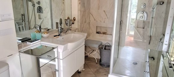 Apartamento de 3 dormitorios en Garches, France No. 347150 7