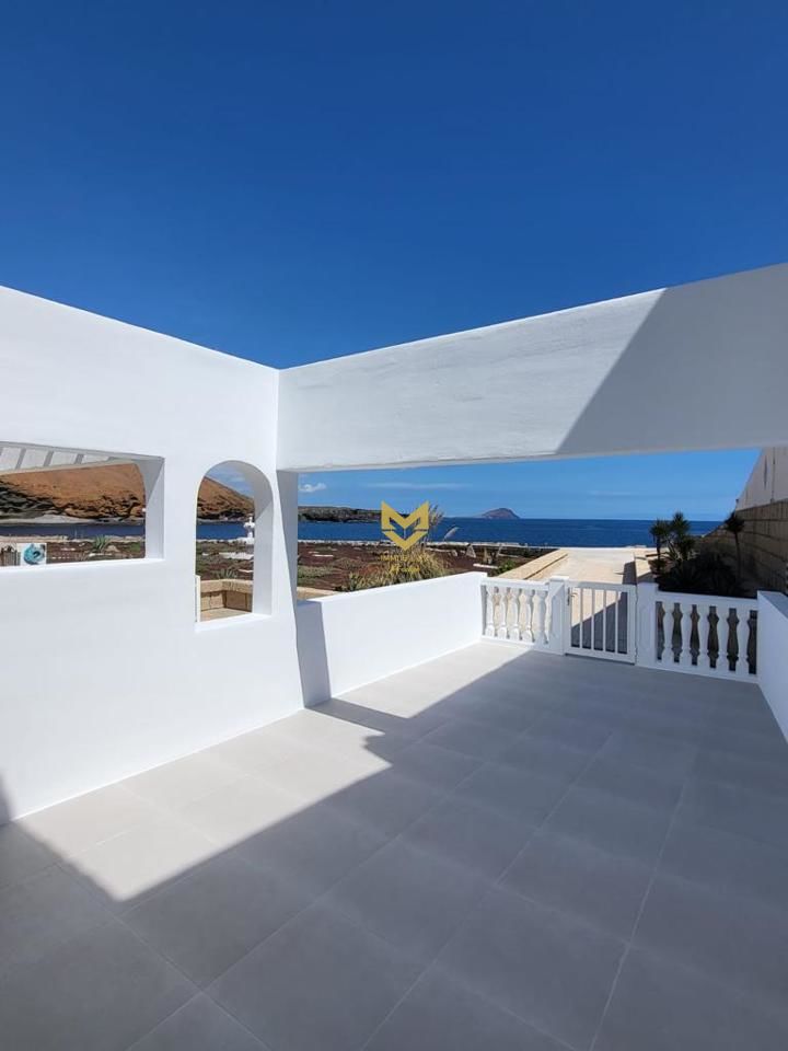 Apartamento de 1 dormitorio en Arona, Spain No. 128294