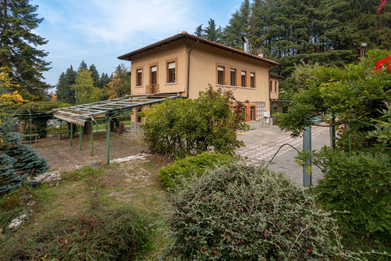 16 rooms Villa in Turin, Italy No. 112281