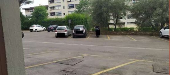 8-salle Appartement à Sesto Fiorentino, Italy No. 188587 4