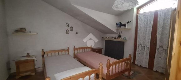 Дом с 9 комнатами в Локана, Италия № 1815 8