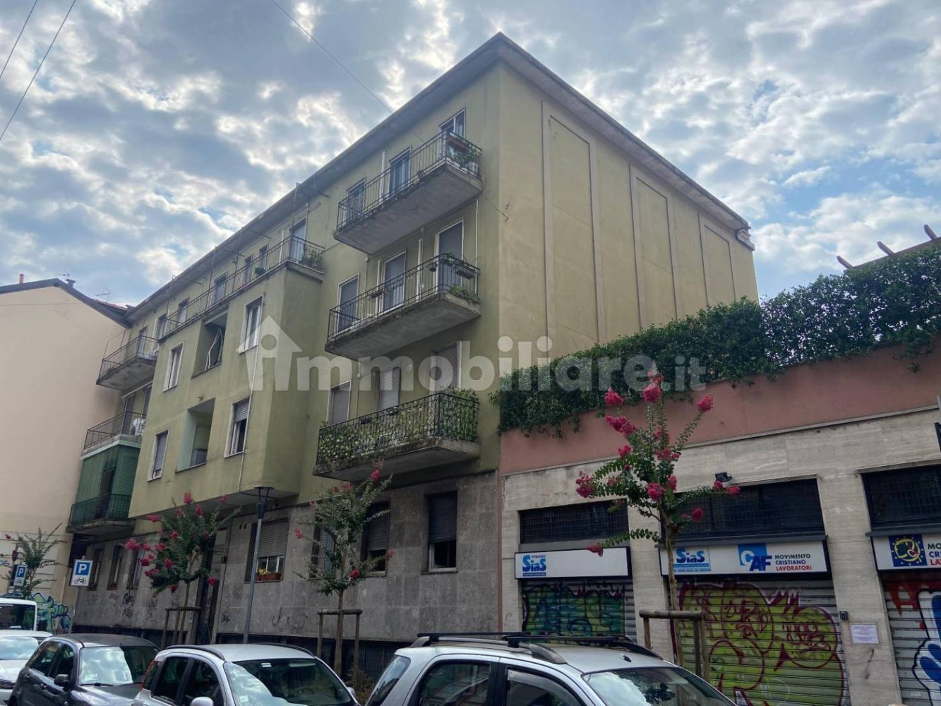 1 room Commercial property in Milan, Italy No. 279114