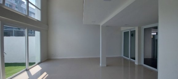 Бунгало с 3 спальнями в Бангкок, Таиланд № 6680 8