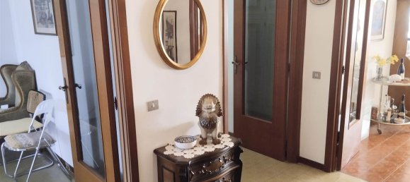 5 bedrooms Apartment in Pistoia, Italy No. 377524 32