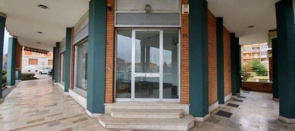 283m² Commercial property in Biella, Italy No. 376297 7