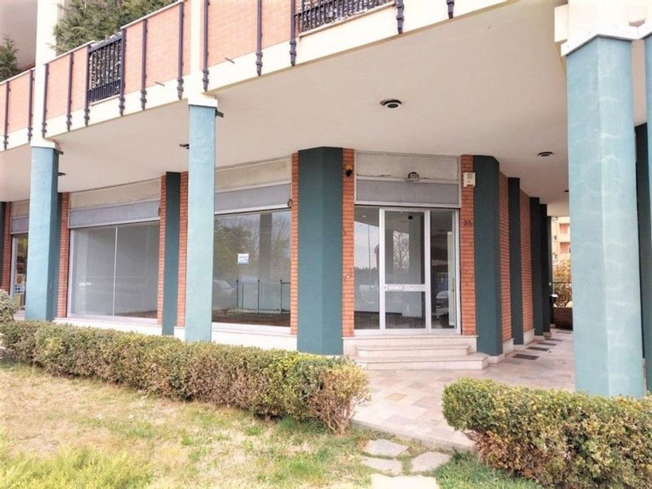 283m² Commercial property in Biella, Italy No. 376297