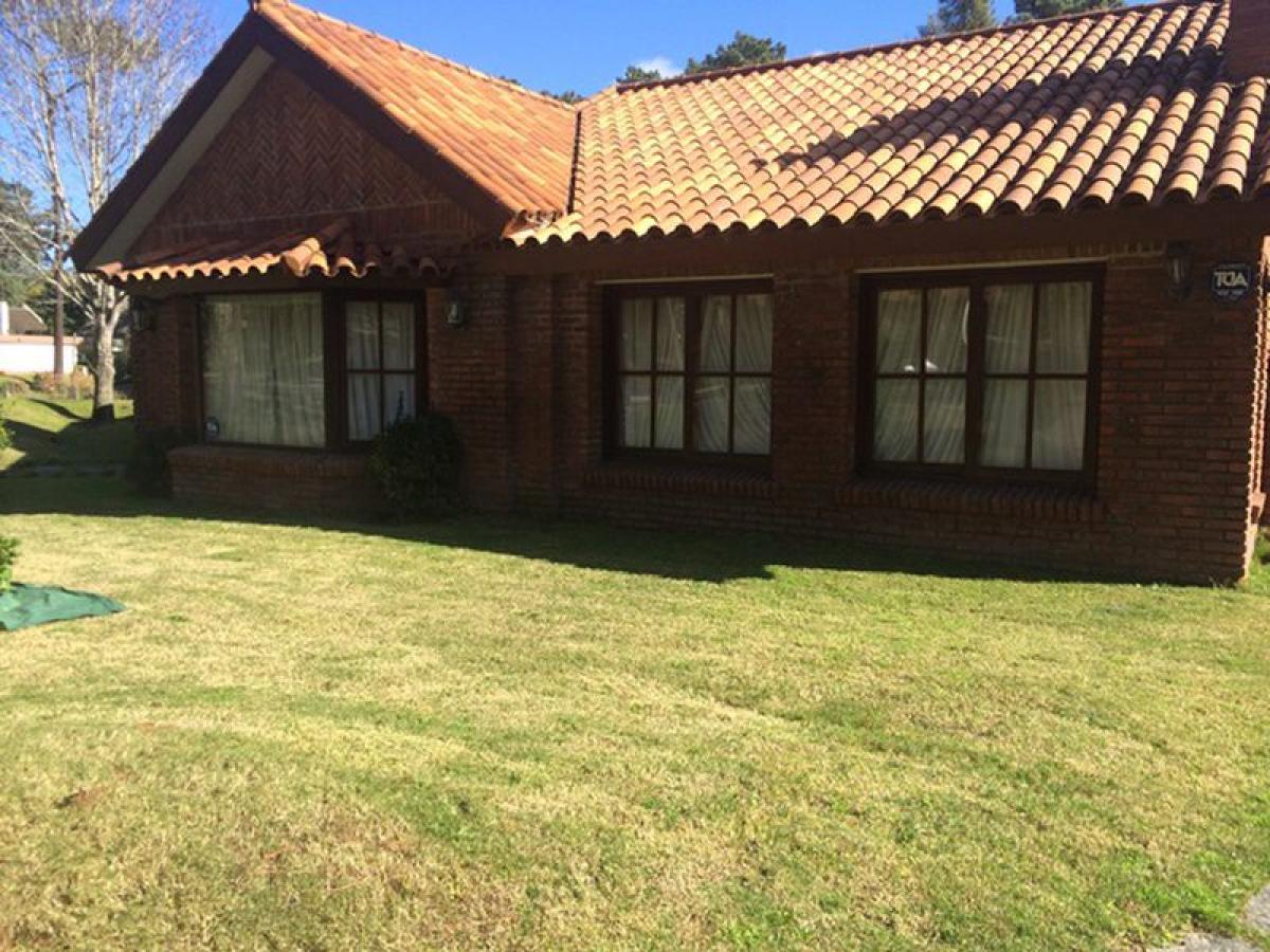 Casa de 3 dormitorios en Maldonado, Uruguay No. 5783