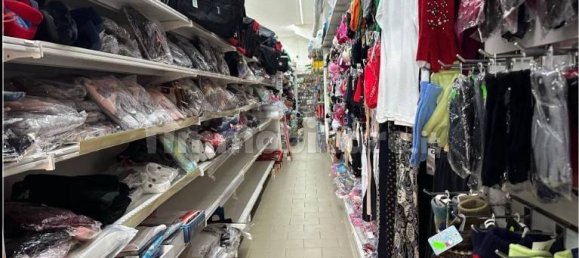 3 rooms Commercial property in Rome, Italy No. 302290 3