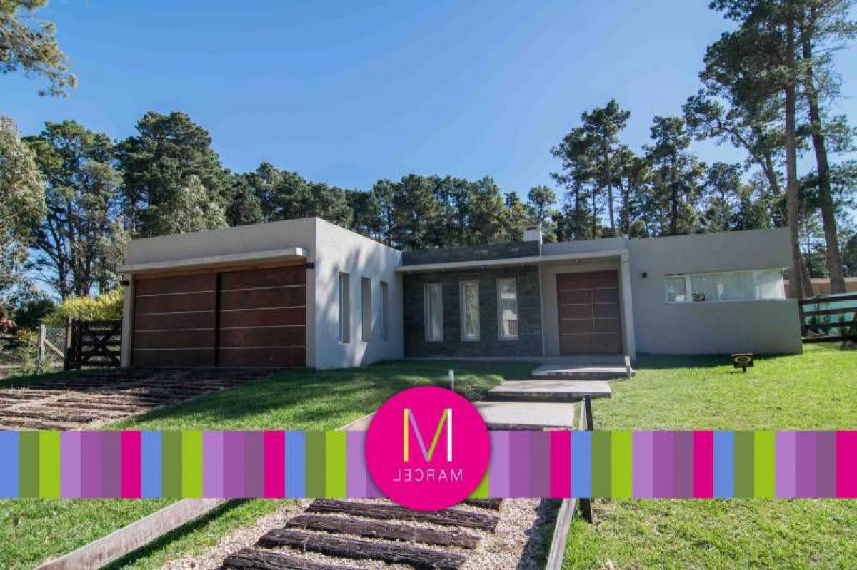 3 bedrooms House in Mar del Plata, Argentina No. 65439