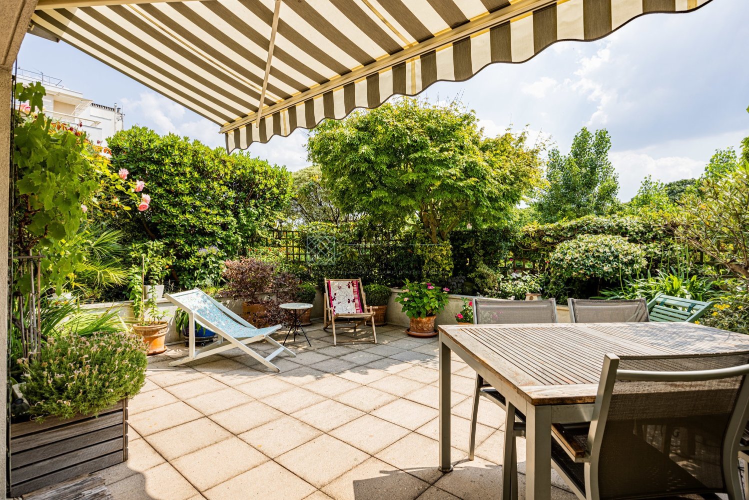 3 bedrooms Duplex in Paris, France No. 177818