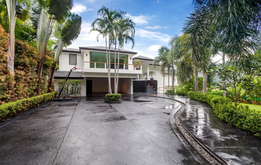 6 bedrooms Villa in Phuket, Thailand No. 54652