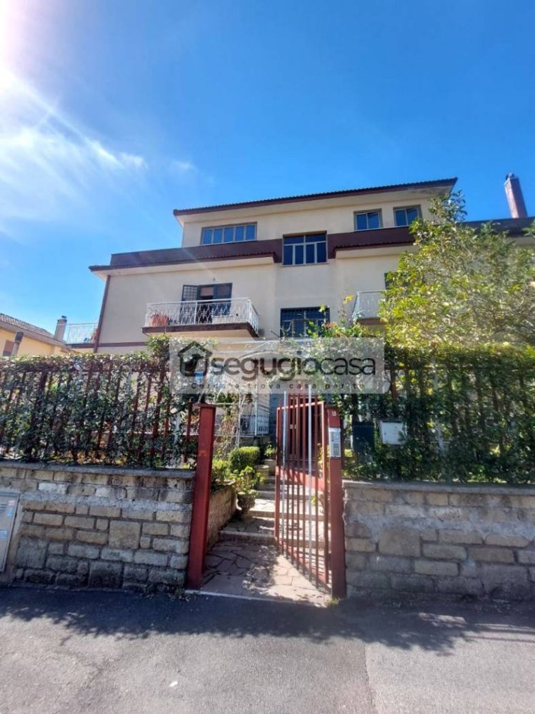 2 bedrooms Apartment in Rome, Italy No. 259546