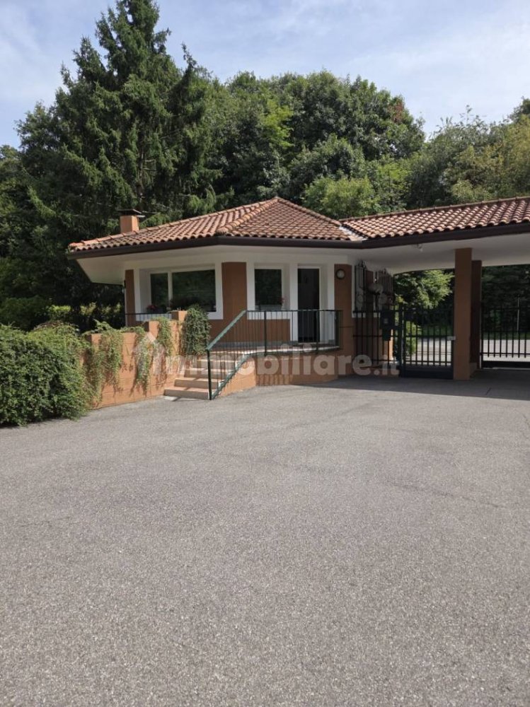 3 Schlafzimmer Villa in Correzzana, Italy, Nr. 288987