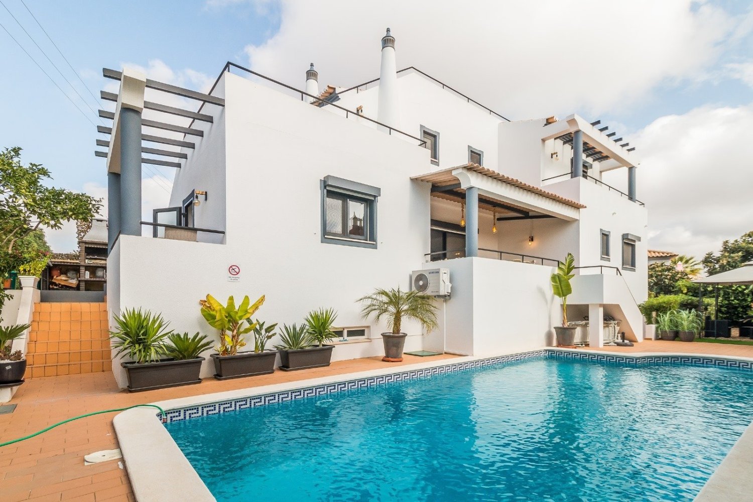 4 bedrooms Villa in Armacao de Pera, Portugal No. 90241