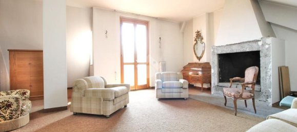3 rooms Apartment in Mariano Comense, Italy No. 274027 6