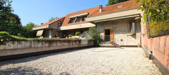 3 rooms Apartment in Mariano Comense, Italy No. 274027 36