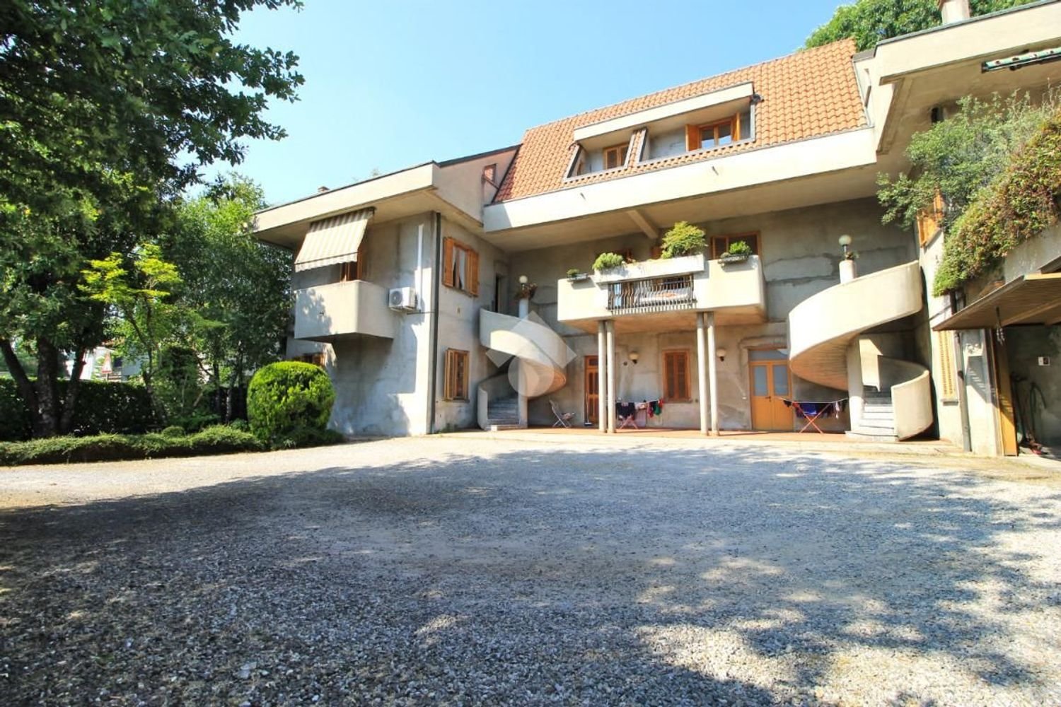 3 rooms Apartment in Mariano Comense, Italy No. 274027