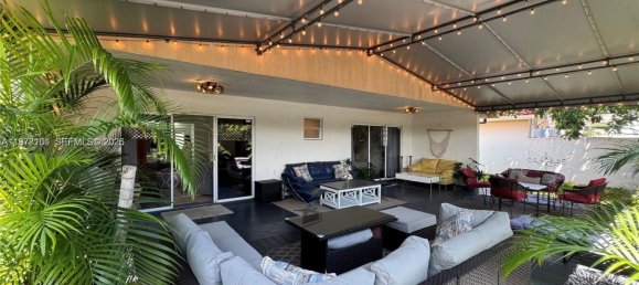 3 Schlafzimmer Villa in Miami, USA, Nr. 615161 2