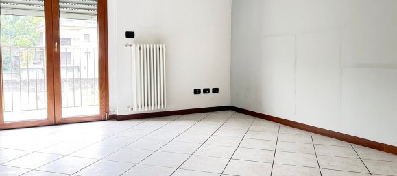 3-salle Appartement à Erba, Italy No. 130459 38