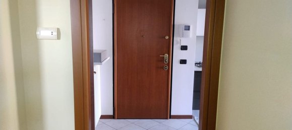3-salle Appartement à Erba, Italy No. 130459 4