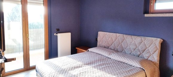 3-salle Appartement à Erba, Italy No. 130459 14