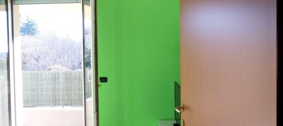 3-salle Appartement à Erba, Italy No. 130459 12