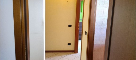 3-salle Appartement à Erba, Italy No. 130459 6