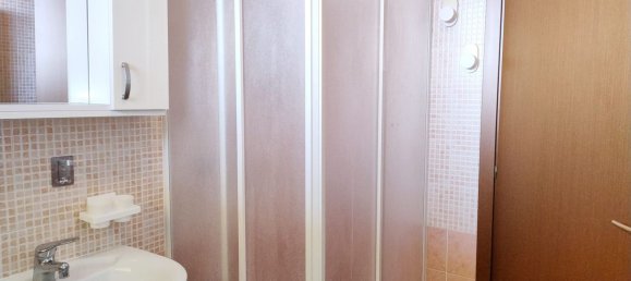 3-salle Appartement à Erba, Italy No. 130459 20